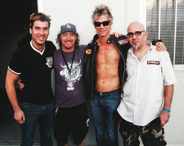 Gálvez y Rock con el mítico bajista de Guns'n'Roses: Duff McKagan. III Rock Machina (J. Ontalba, 2002)