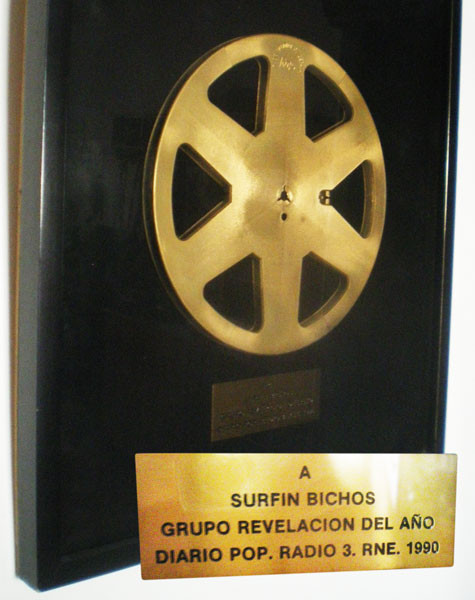 Premio a Surfin' Bichos otorgado por Jesú Ordovás y su Diario Pop de Radio 3 - RNE. 1990.